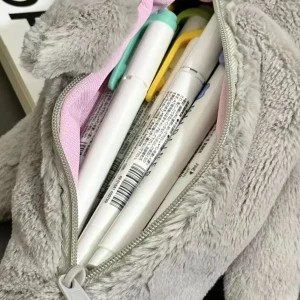 Plysch haj pennfodral med stor kapacitet 27 cm för skola och kontor