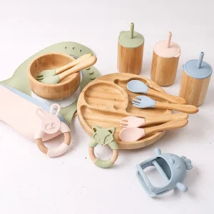 Bambu barnservis med tallrik, skål, mugg, sked och gaffel