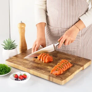 Alternative view of Skärbräda i teakträ med ändträ, dolda handtag och rektangulär form