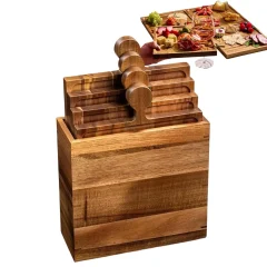 Pusselmönstrad serveringsbricka i trä för charcuterie och tilltugg
