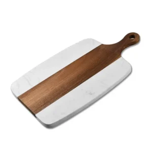 Skärbräda i trä med marmordetalj för ost, bröd och servering