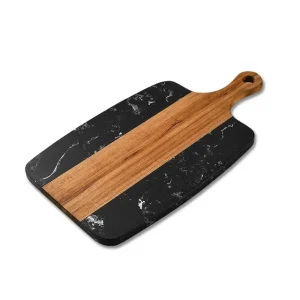Skärbräda i trä med marmordetalj för ost, bröd och servering