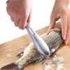 Fiskfjällssrapa i rostfritt stål med ergonomiskt handtag 22 Fiskfjällssrapa i rostfritt stål med ergonomiskt handtag