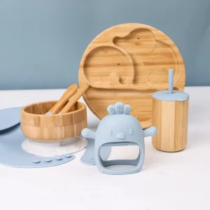 Bambu barnservis med tallrik, skål, mugg, sked och gaffel