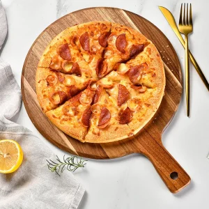 Runt pizzabräde i trä med handtag – serverings- och skärbräda