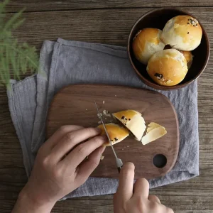 Skärbräda i valnöt med handtag, för bröd och frukt