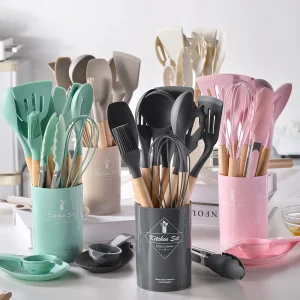 12-delars silikonköksredskapset med non-stick och trähandtag