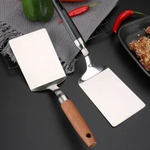 Stekspatel i rostfritt stål med trähandtag för kök och grill