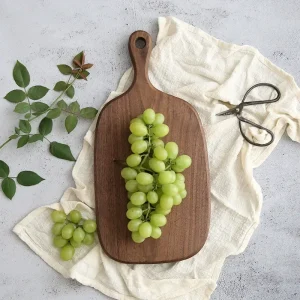 Skärbräda i valnöt med handtag, för bröd och frukt
