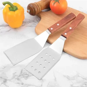 Stekspade i rostfritt stål med grillskrapa och trähandtag
