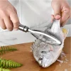 Fiskfjällssrapa i rostfritt stål med ergonomiskt grepp