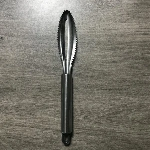 Fiskfjällssrapa i rostfritt stål med ergonomiskt grepp
