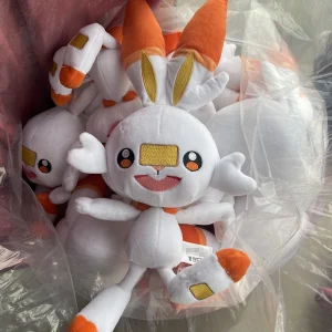 Alternative view of Pokmon plyschleksak Scorbunny, Grookey och Sobble – mjuka gosedjur