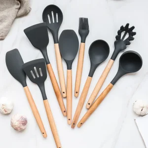 12-delars silikonköksredskapset med non-stick och trähandtag