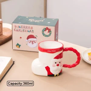Julmugg i keramik med tomte, ren och snögubbe – handmålad