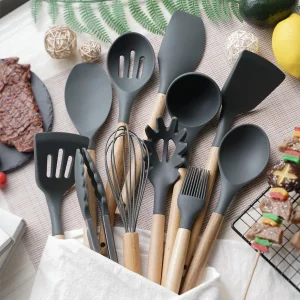 Alternative view of 12-delars silikonköksredskapset med non-stick och trähandtag