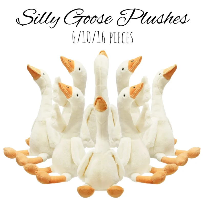 Flera små vita Silly Goose-gosedjur samlade tillsammans