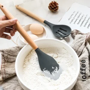 12-delars silikonköksredskapset med non-stick och trähandtag