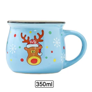 Julmugg i keramik med tomte, ren och snögubbe – handmålad