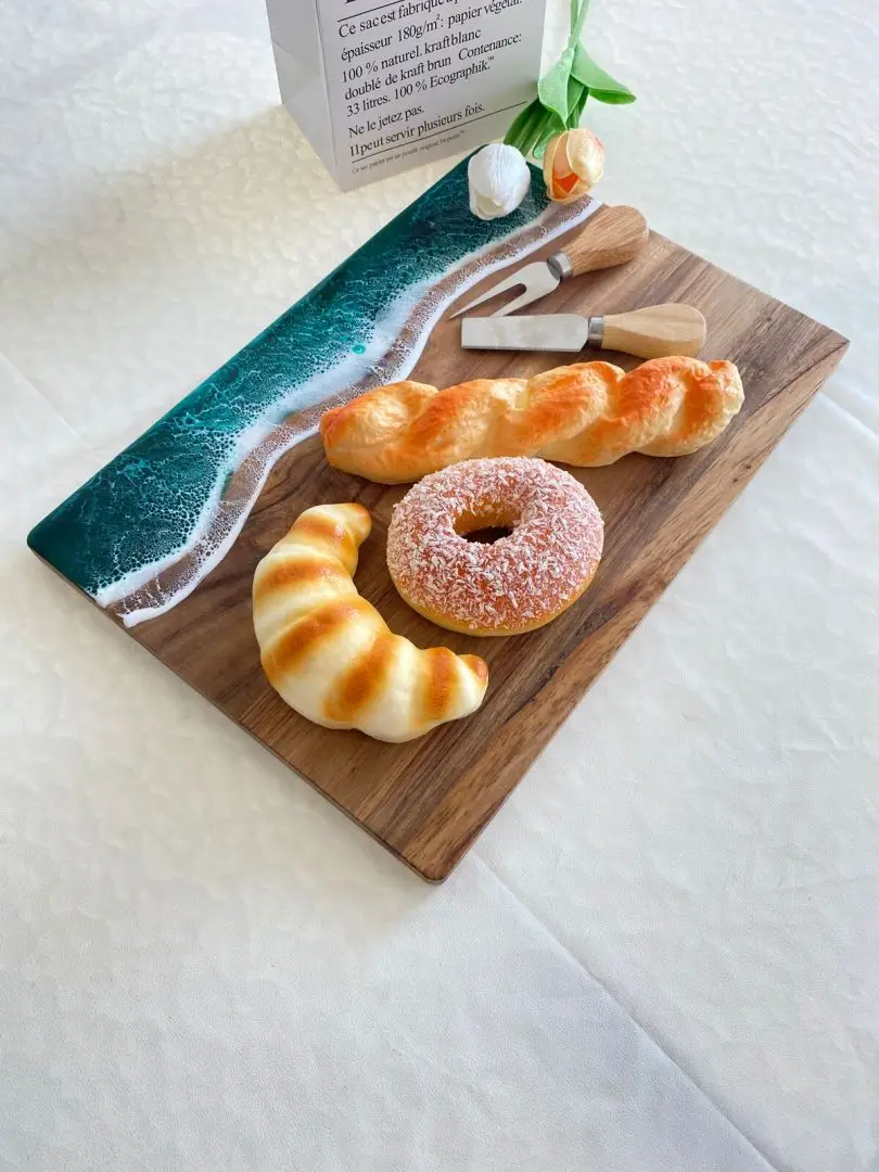 Handgjord skärbräda i akaciaträ med resinvåg och havsmönster 1 Handgjord skärbräda i akaciaträ med resinvåg och havsmönster