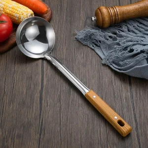 Köksredskap i rostfritt stål med träliknande handtag, 5 varianter