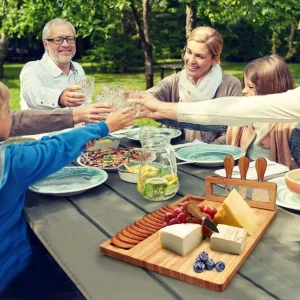 Bambuostbricka med charcuterie-set och serveringsbricka