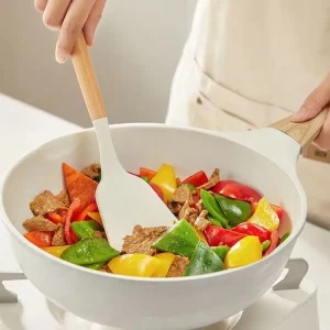 Alternative view of Värmebeständig köksset i silikon med trähandtag för non-stick-panna