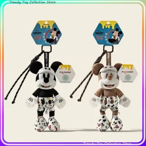 Alternative view of Disney Mickey Mouse plyschnyckelring som väskhänge och charm
