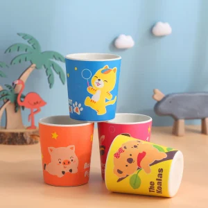 Babys servisset i naturlig bambufiber med söta djurmotiv