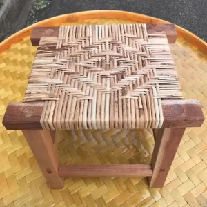 Alternative view of Modern låg pall i trä med flätad sits, 27×27×30 cm
