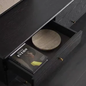 Nordisk lättlyxig TV-bänk med lådor i trä och läder