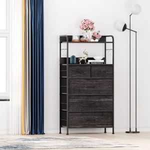 Modern hallmöbel med tyghyllor, öppna hyllor och metallram