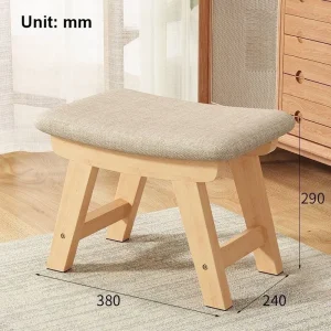 Modern minimalistisk pall i massivt trä med kudde och halkskydd