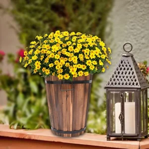 Vintage träkruka i rustik bucketdesign för uteplats och balkong