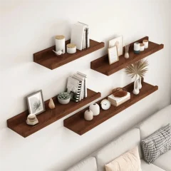 Vägghylla i trä med minimalistisk stil och rustik känsla