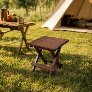 Hopfällbar campingpall i massivt bokträ – lätt och portabel