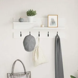 Väggmonterad hatthylla i trä med krokar och hyllor, minimalistisk