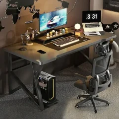 Modernt gaming- och skrivbord med stolset för hem, studie och kontor