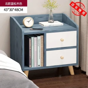 Modern minimalistisk sängbord i trä med 4 lådor och montering