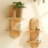 Vägghyllor i trä i boho-stil för modern heminredning