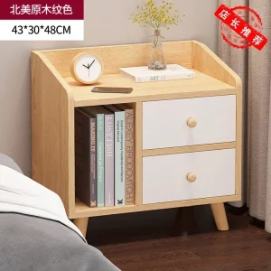 Modern minimalistisk sängbord i trä med 4 lådor och montering