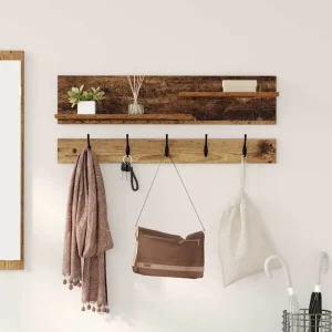 Väggmonterad hatthylla i trä med krokar och hyllor, minimalistisk