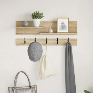 Väggmonterad hatthylla i trä med krokar och hyllor, minimalistisk