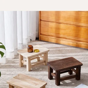 Modern minimalistisk pall i massivt trä för hall och vardagsrum
