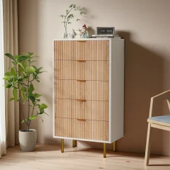 Modern minimalistisk byrå i trä med 5 lådor och gulddetaljer