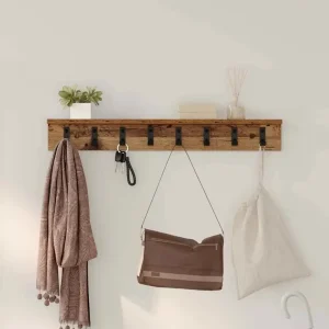 Vägghängd hatthylla med krokar och hylla i trä, minimalistisk för hall