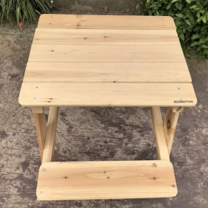 Rustikt picknickbord i trä för barn – utomhusbruk