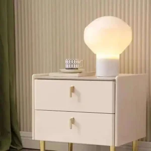 Minimalistiskt nattduksbord i trä med 2 lådor, modern och nordisk stil