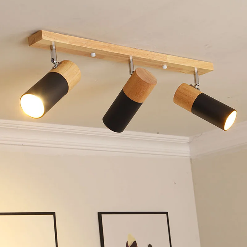 Nordisk taklampa i trä med vridbara spotlights för vardagsrum 1 Nordisk taklampa i trä med vridbara spotlights för vardagsrum