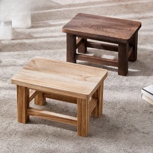 Modern minimalistisk pall i massivt trä för hall och vardagsrum